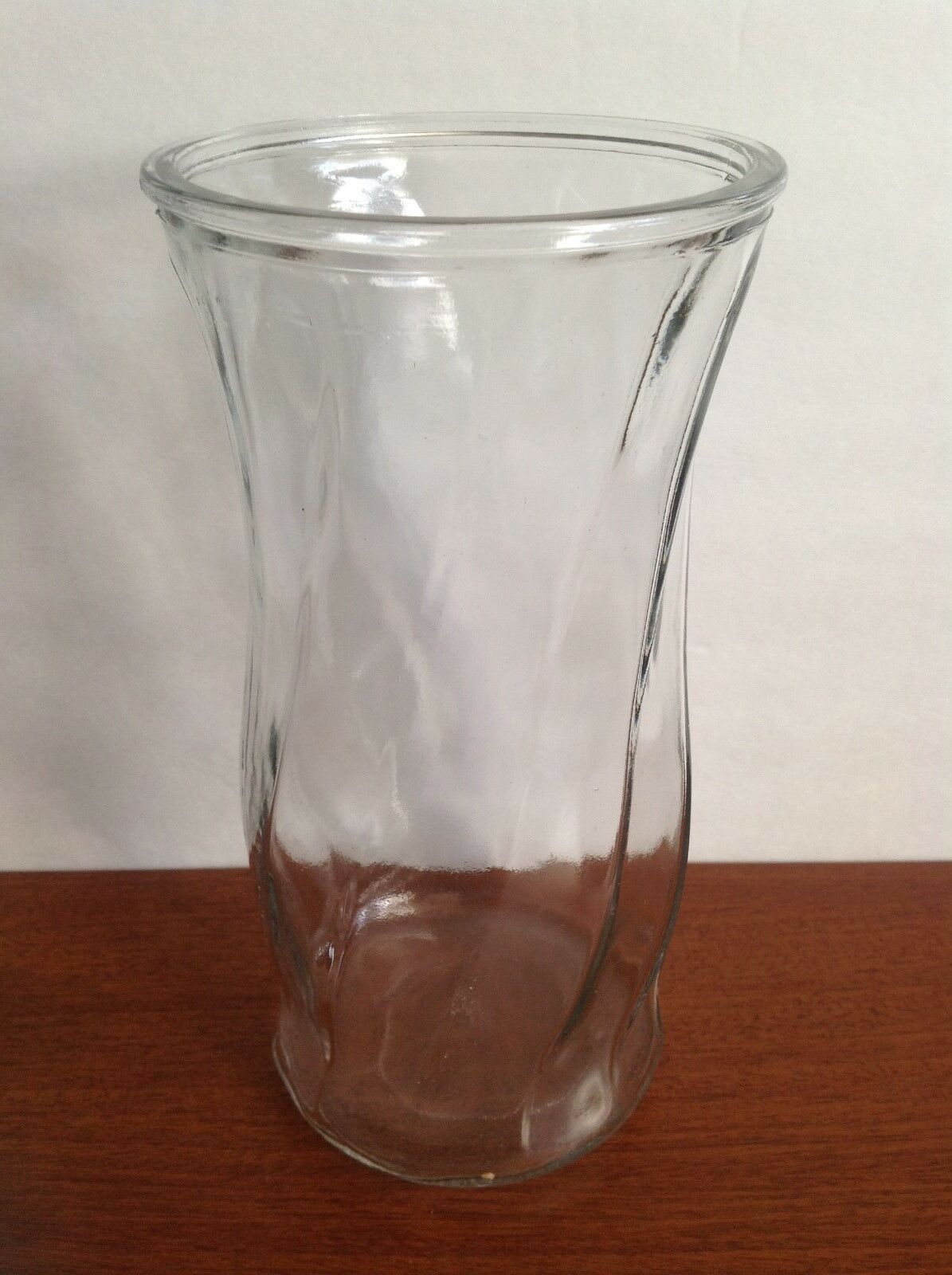 Brody Co. Large Round Glass Vase 9 1/2" Tall Ribbed Pattern C973